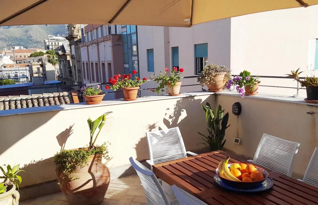 Terrace With View Attic In Old Town Ballarhome Palermo Olaszország