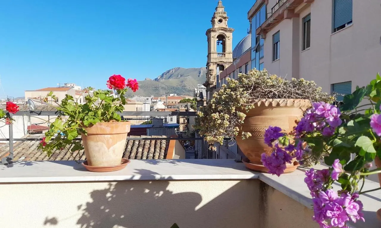 Terrace With View Attic In Old Town Ballarhome Palermo Apartman